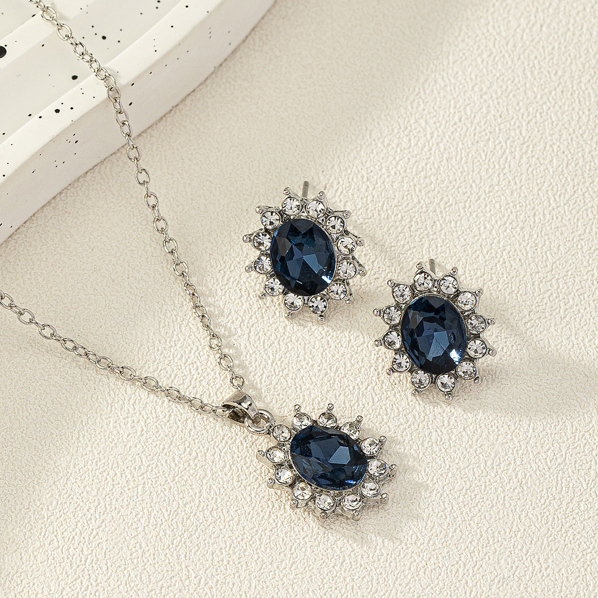 European & American Fashion Sunflower Zircon Earrings and Necklace Set