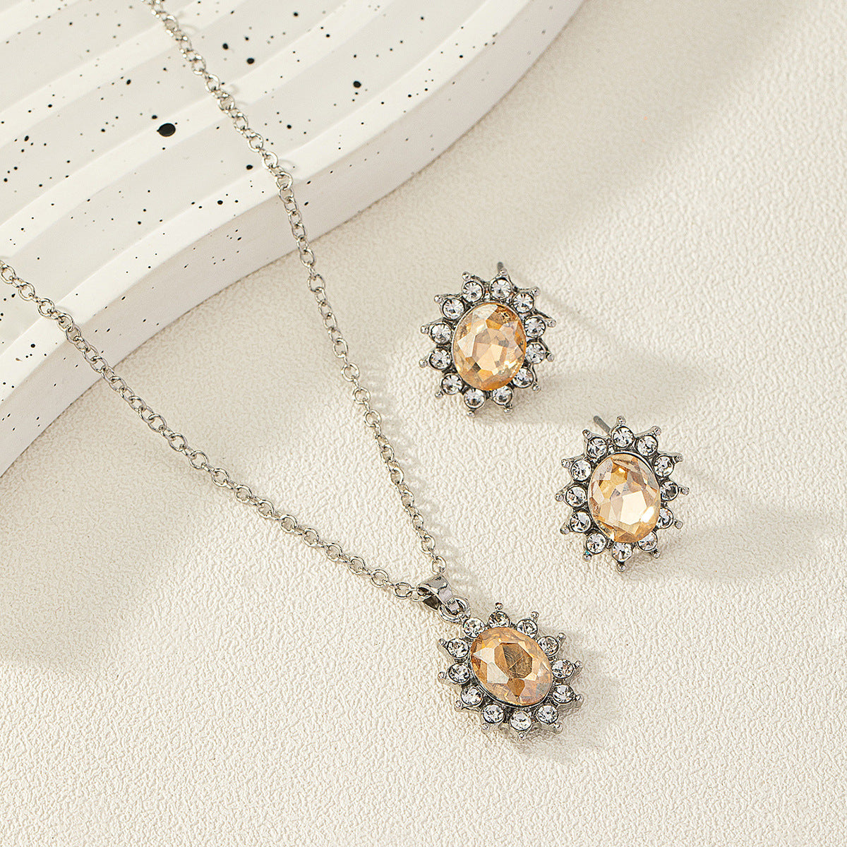 European & American Fashion Sunflower Zircon Earrings and Necklace Set
