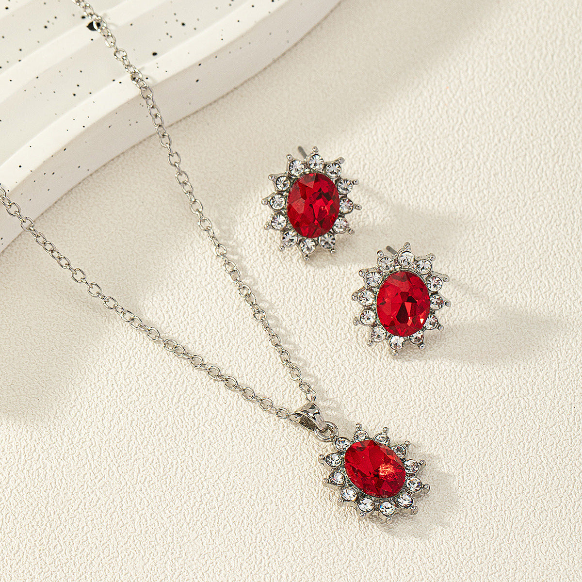 European & American Fashion Sunflower Zircon Earrings and Necklace Set