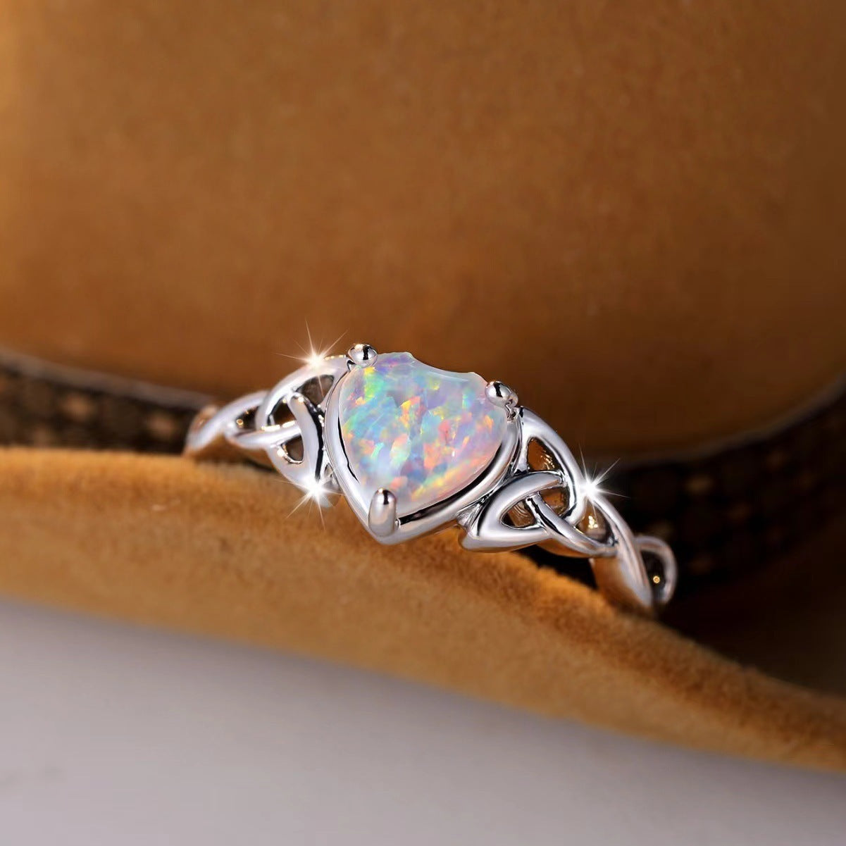 Irregular Simple Luxury Ring – Unique Personality & Special Interest Design