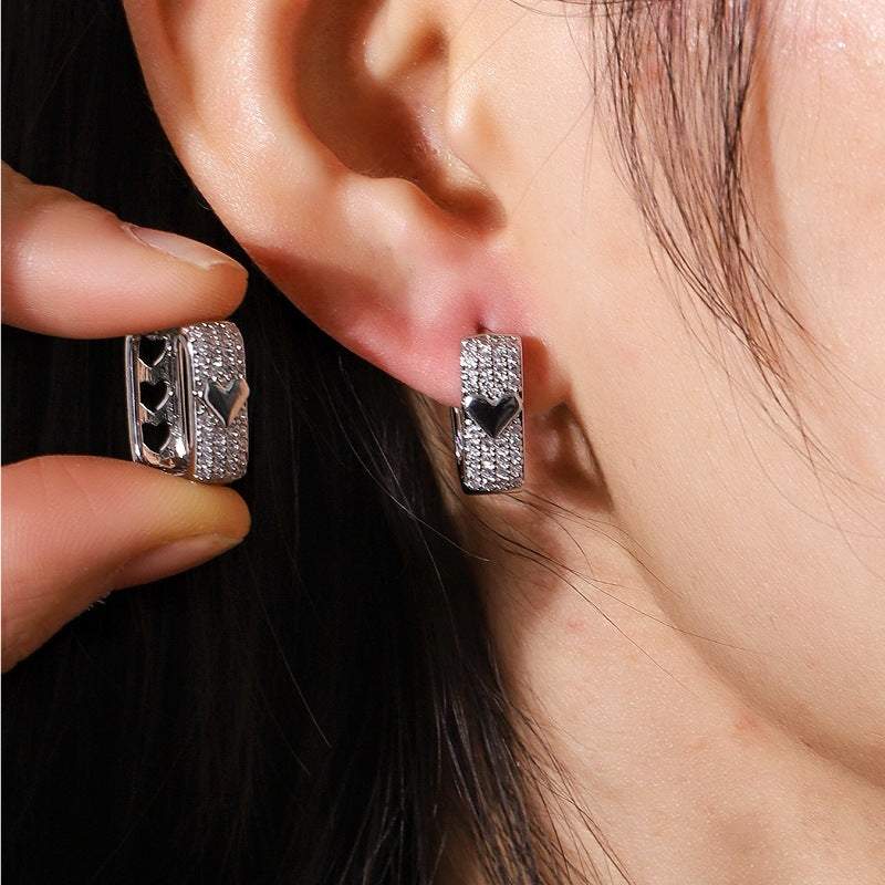 Women's Fashion Hollow Love Ear Clips – Stylish Non-Pierced Earrings