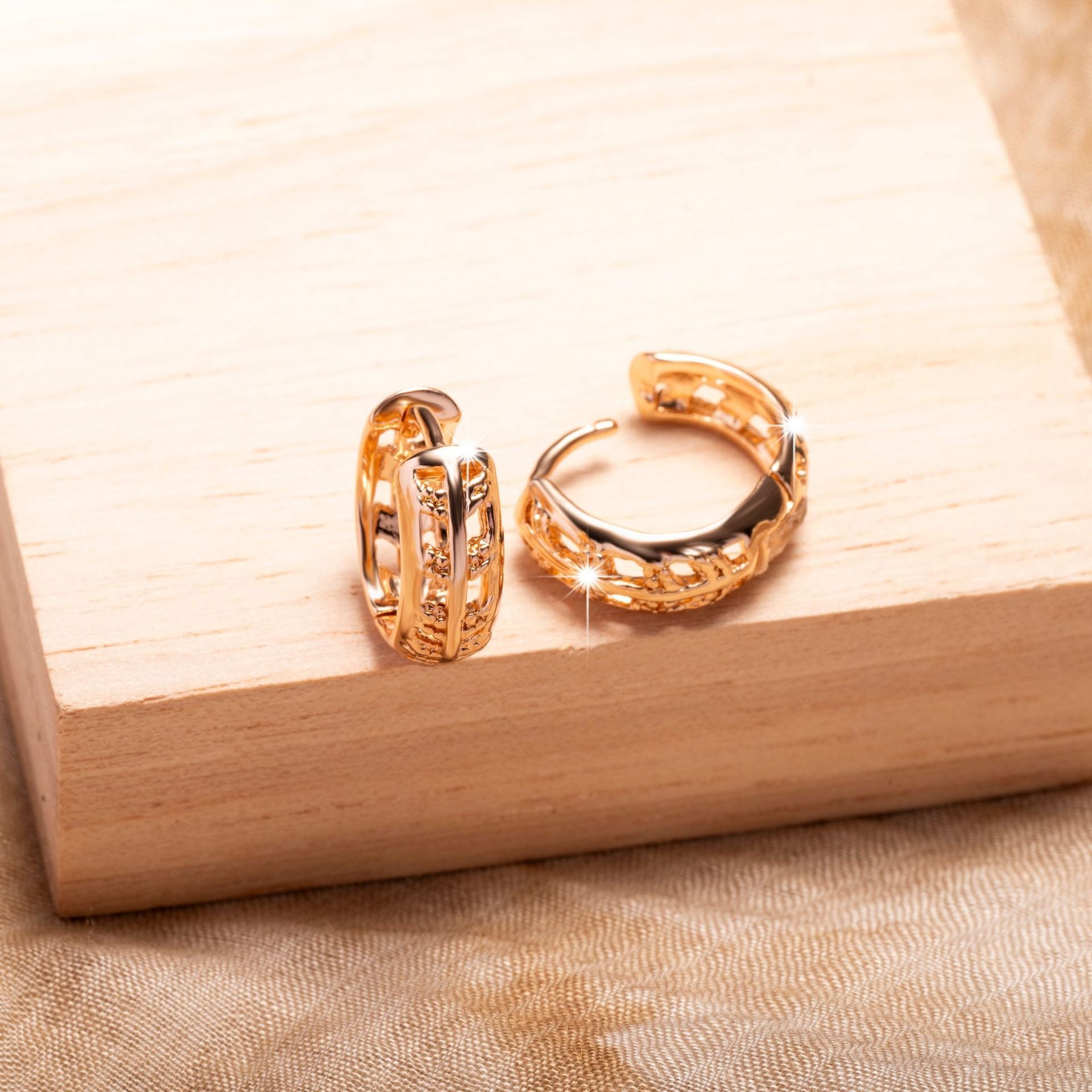 High-End Hollow Leaf Earrings – Elegant Small Niche Design