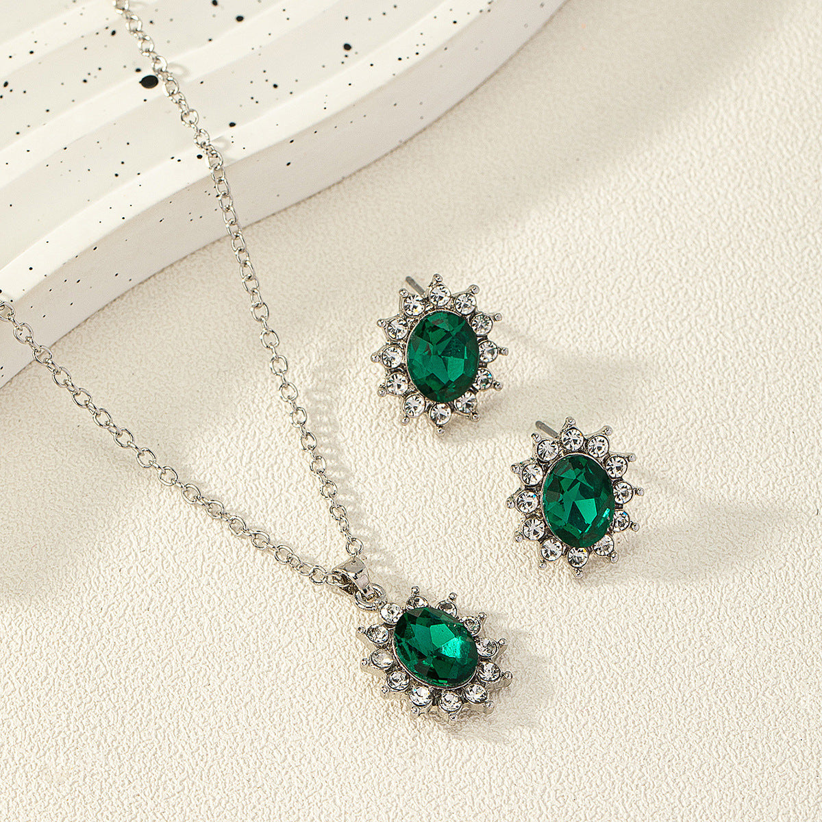 European & American Fashion Sunflower Zircon Earrings and Necklace Set