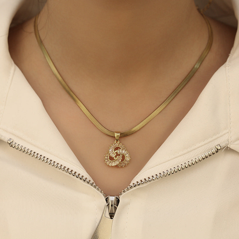 Snake Bone Chain Ginkgo Leaf Pendant – Elegant Entry-Level Lux Necklace